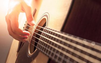 راهنمای خرید و آموزش انواع گیتار – از کلاسیک تا الکتریک
